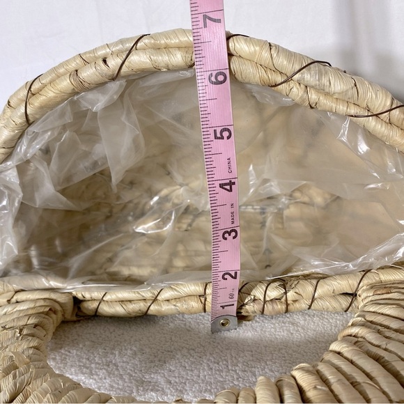 Vintage Plastic Lined Woven Wall Basket Wall Decor Plant Pot Hanging Basket - Picture 5 of 12